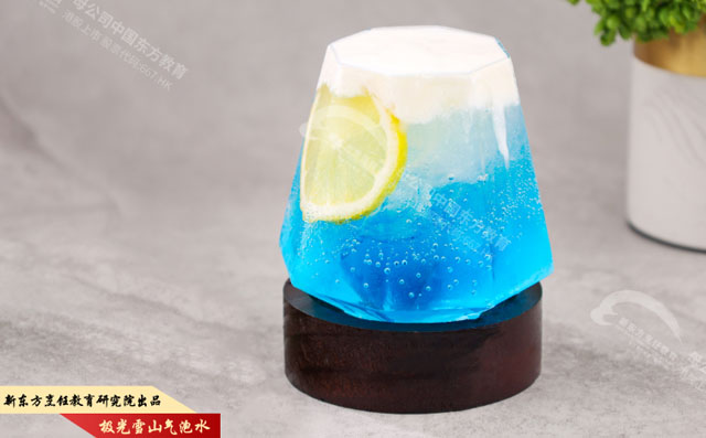 �O��ѩɽ����ˮ